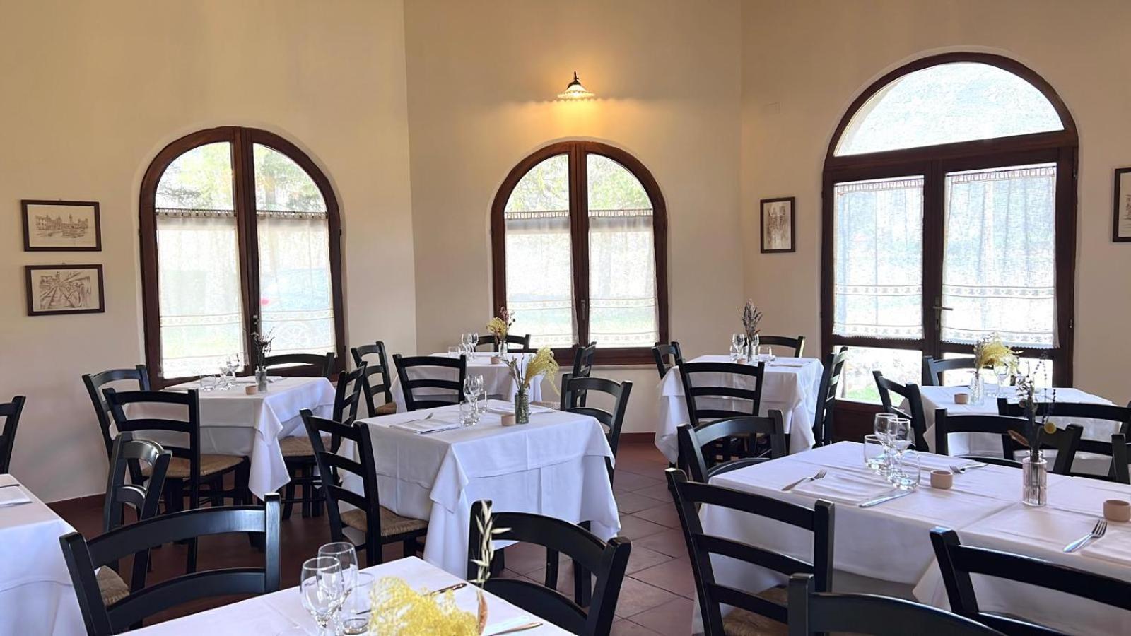 Locanda Sul Lago ซานโตสเตฟาโน ดิ เซสซานีโอ ภายนอก รูปภาพ