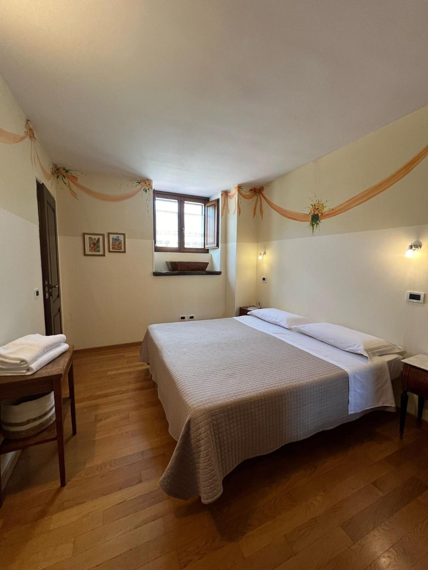 Locanda Sul Lago ซานโตสเตฟาโน ดิ เซสซานีโอ ภายนอก รูปภาพ