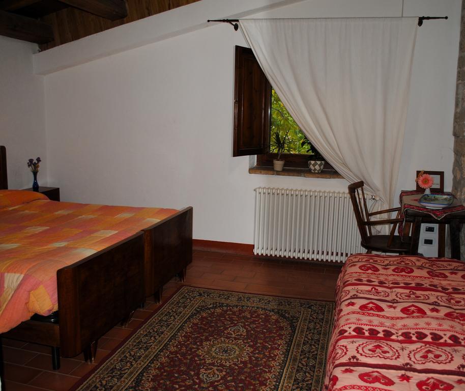 Locanda Sul Lago ซานโตสเตฟาโน ดิ เซสซานีโอ ห้อง รูปภาพ