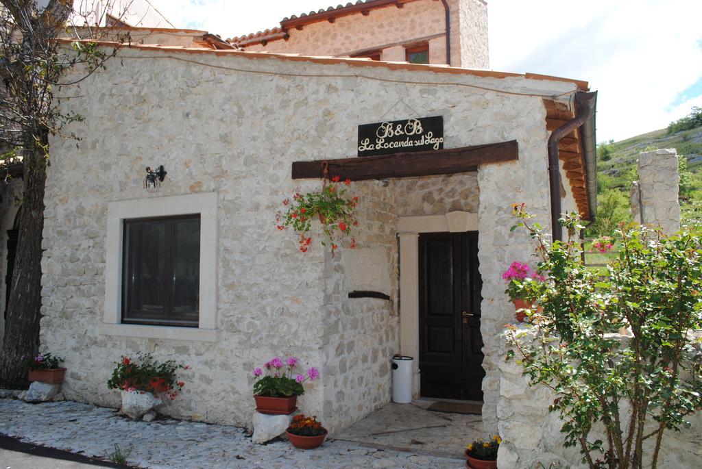 Locanda Sul Lago ซานโตสเตฟาโน ดิ เซสซานีโอ ภายนอก รูปภาพ