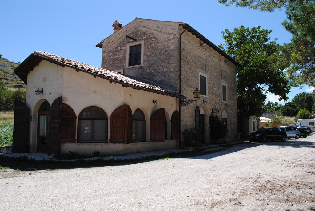Locanda Sul Lago ซานโตสเตฟาโน ดิ เซสซานีโอ ภายนอก รูปภาพ