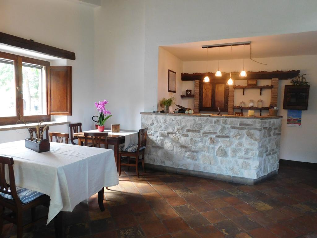 Locanda Sul Lago ซานโตสเตฟาโน ดิ เซสซานีโอ ภายนอก รูปภาพ