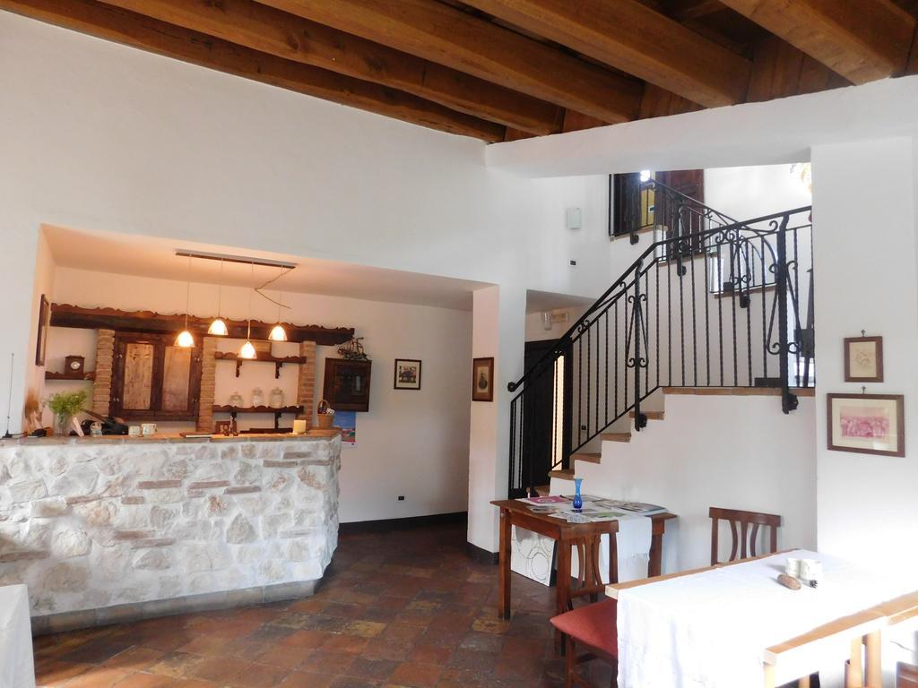Locanda Sul Lago ซานโตสเตฟาโน ดิ เซสซานีโอ ภายนอก รูปภาพ